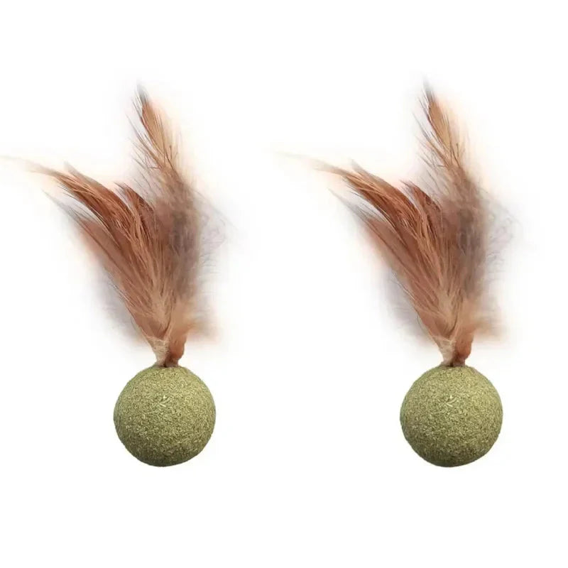 Katzenminze-Ball mit Feder in Nahaufnahme Set mit 2 Stück