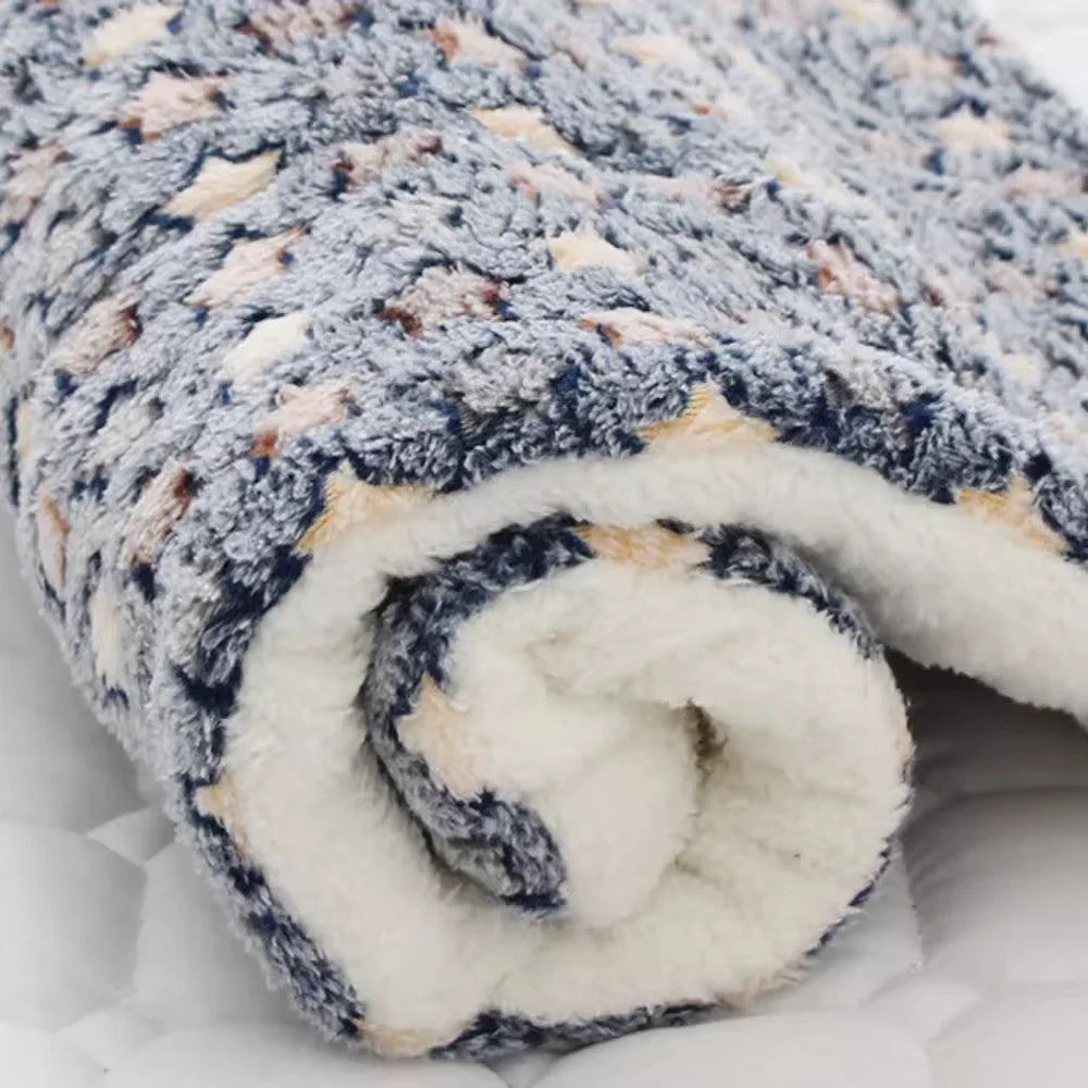 Matte zusammengerollt für unterwegs oder Transport in Blau